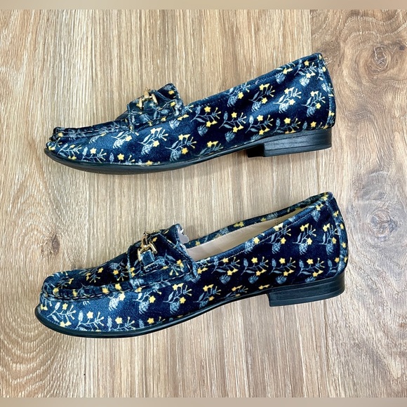 CAbi 6005 Velvet Carnaby Loafer Shoes Size 7 Floral Gold Chain Embelli E… - Picture 3 of 6